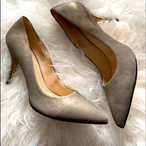 New Nine West silver shimmer pumps size 9